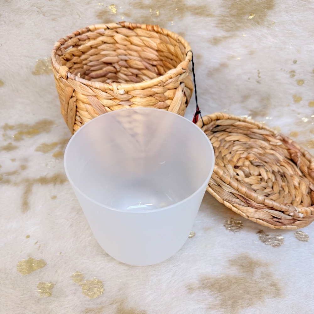 Woven Lidded Storage Basket Beige Wicker With Plastic‎ Container 8x6.75" Round - Picture 4 of 6